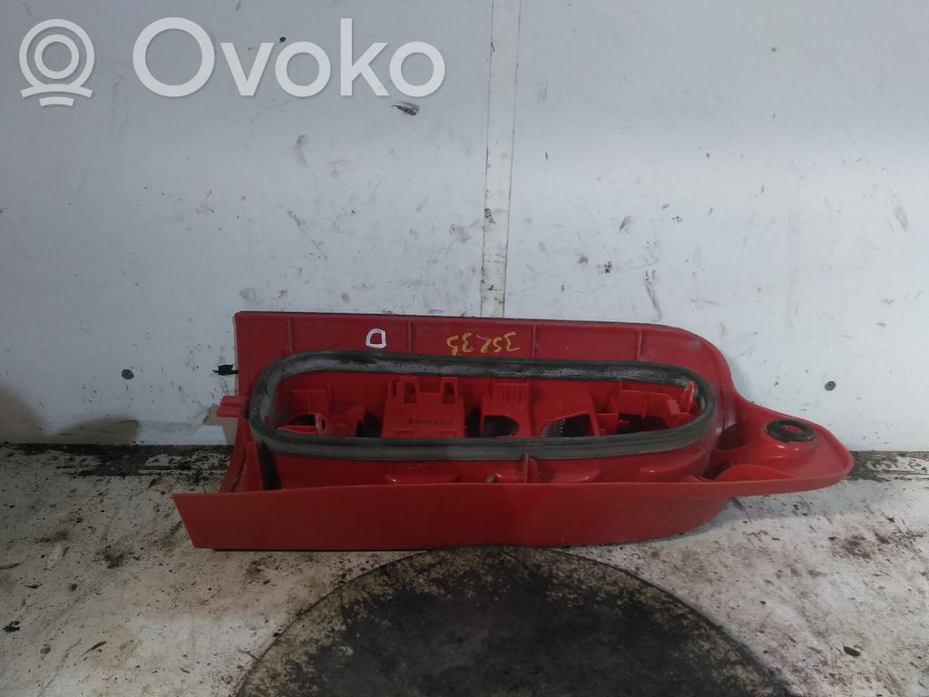Renault Master II Aizmugurējais lukturis virsbūvē 