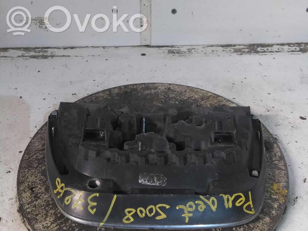Peugeot 5008 Maskownica / Grill / Atrapa górna chłodnicy 