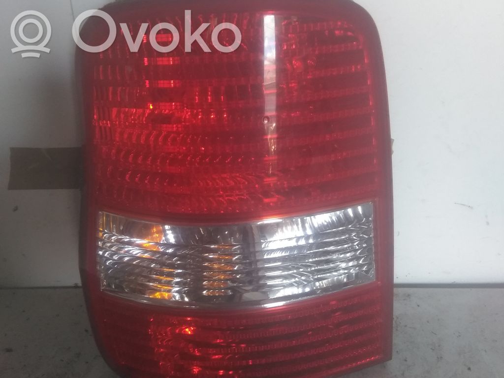 KIA Carnival Takaluukun takavalot 