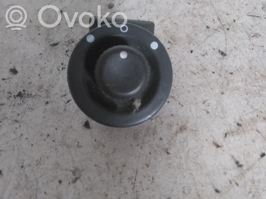 Renault Clio III Przycisk regulacji lusterek bocznych 