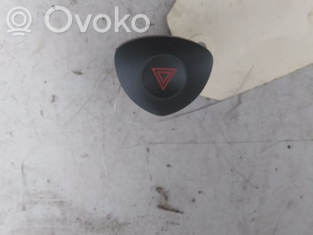 Renault Clio II Przycisk świateł awaryjnych 