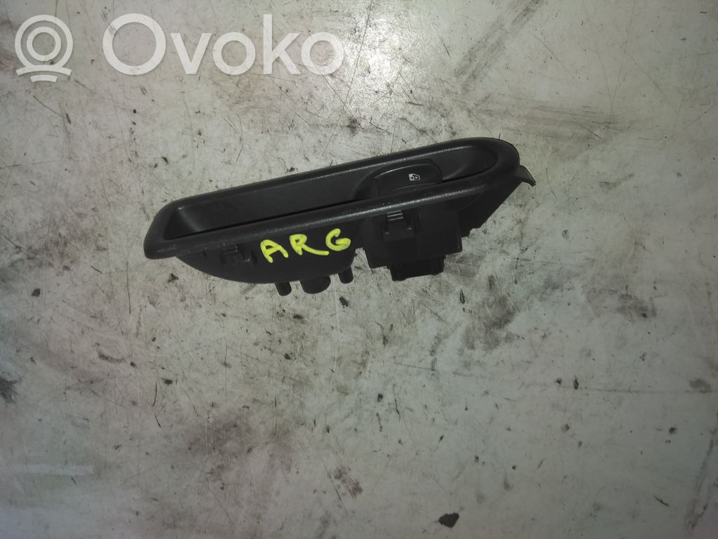 Renault Clio III Przyciski szyb 