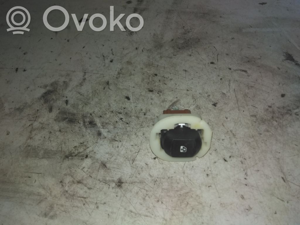 Renault Clio III Przyciski szyb 