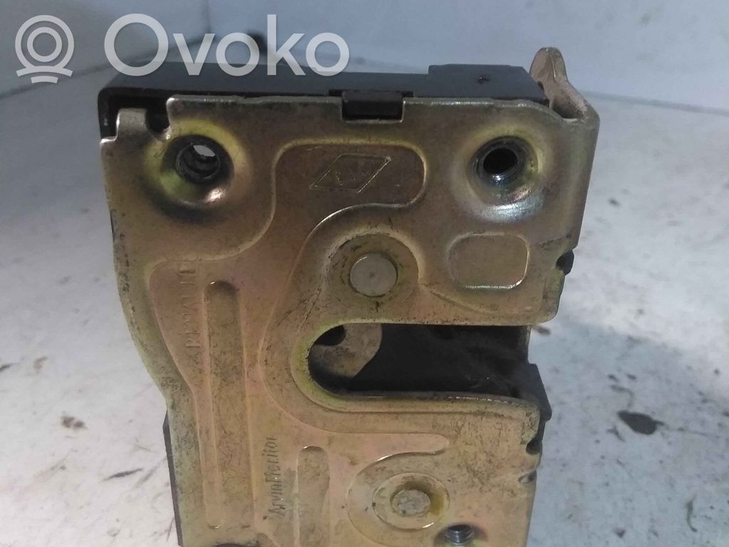 Renault Clio I Zamek drzwi przednich 