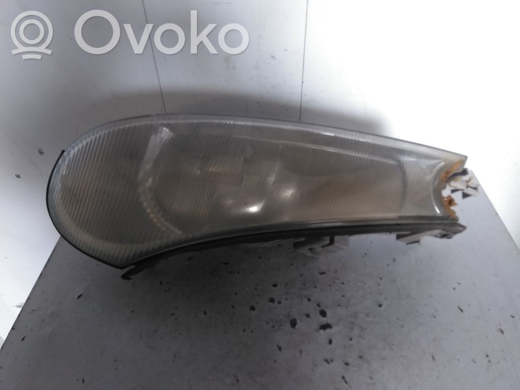 Ford C-MAX I Lampa przednia 