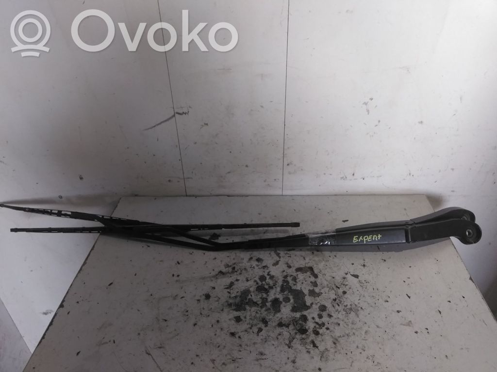 Peugeot Expert Front wiper blade arm 