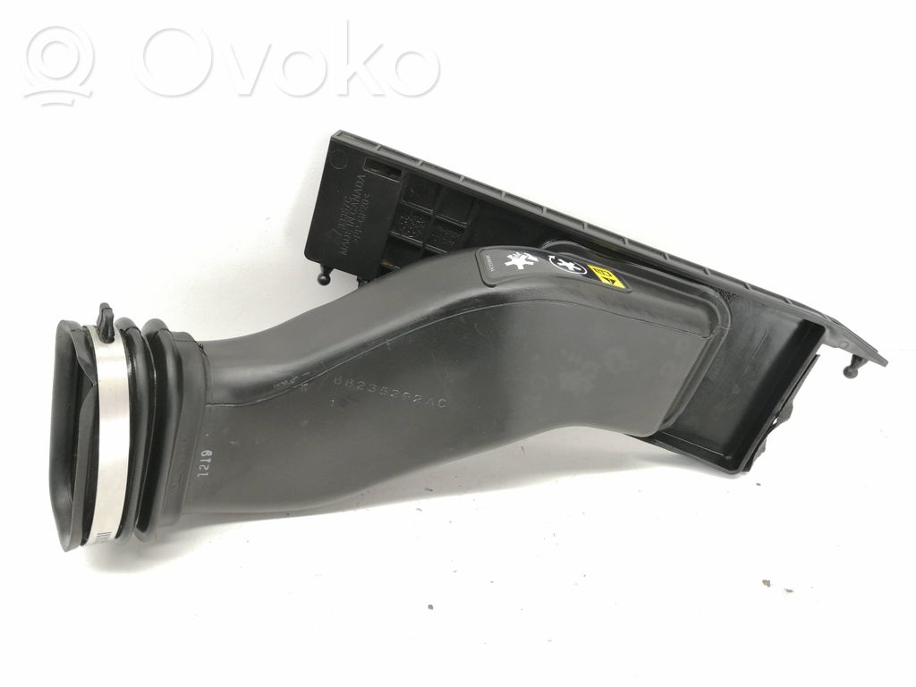 Chrysler Pacifica Air intake duct part 