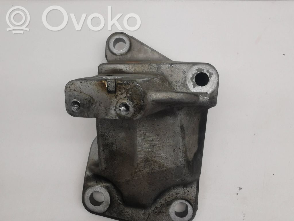 Dodge Durango Engine mounting bracket 