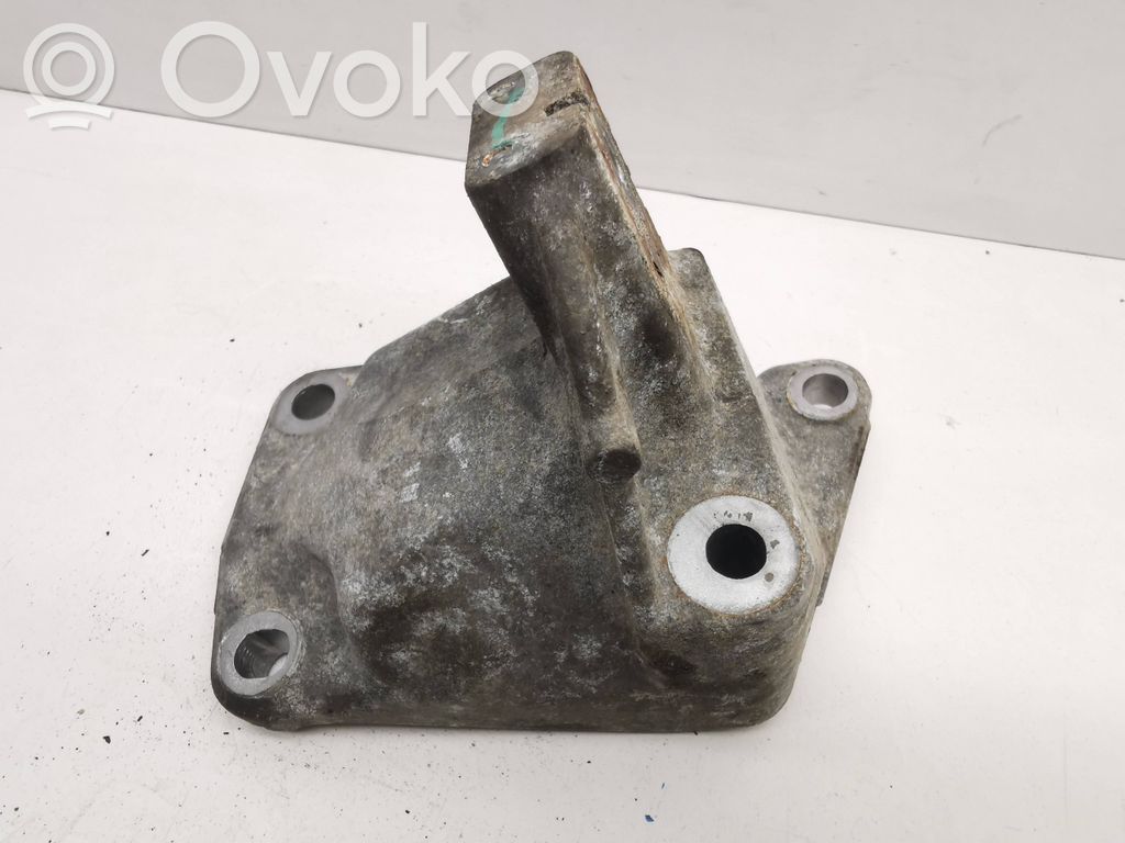 Dodge Durango Engine mounting bracket 