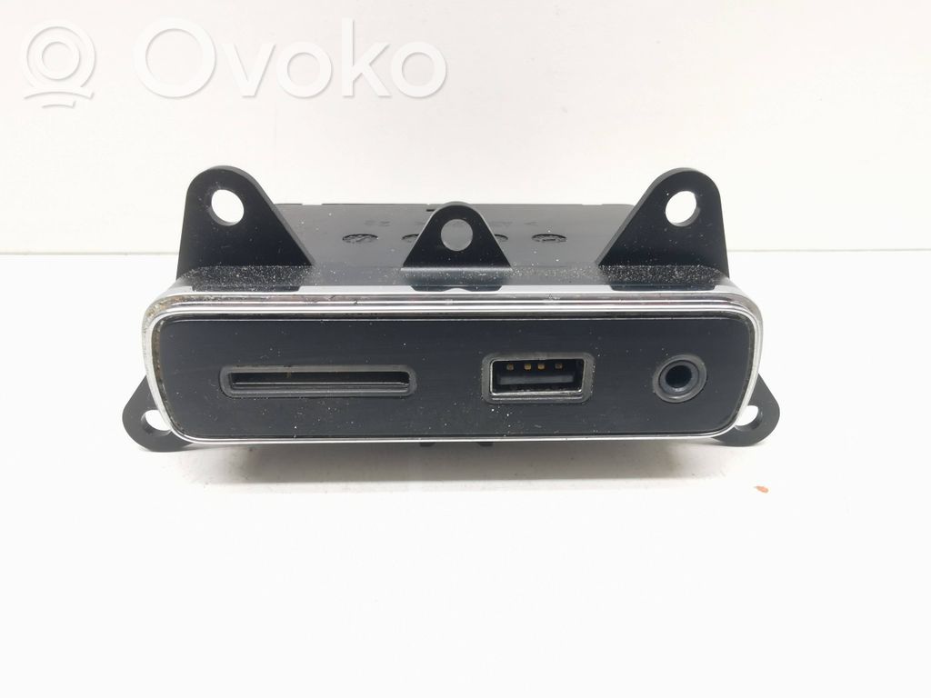 USB-pistokeliitin   68289895AA