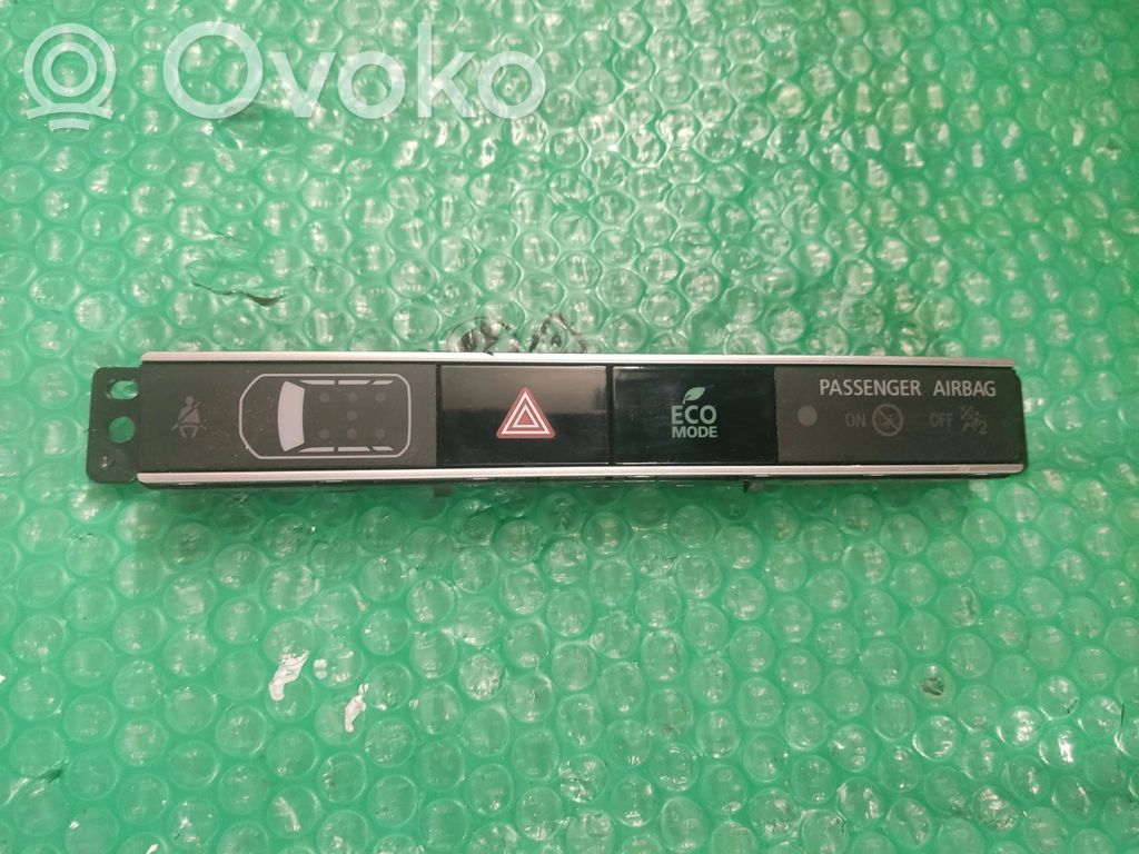 Mitsubishi Outlander Hazard light switch 