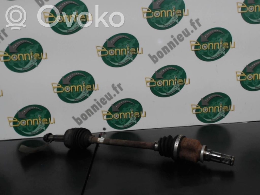 Toyota Aygo AB10 Półoś przednia 