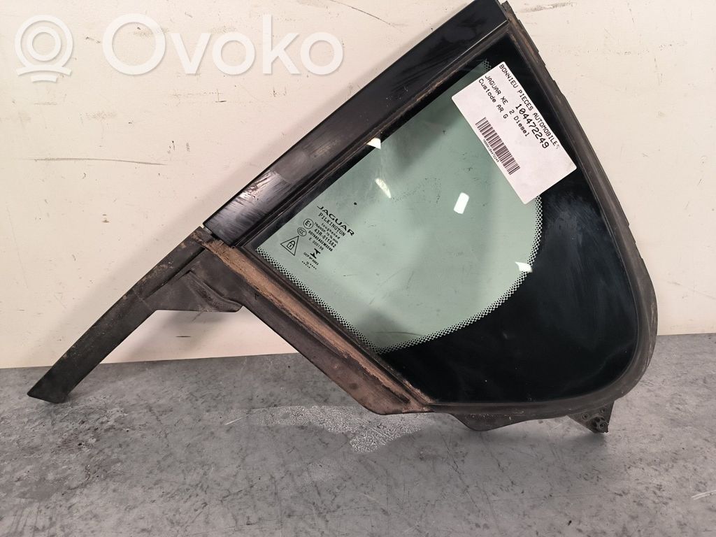 Jaguar XE Ventanilla de ventilación de la puerta trasera 