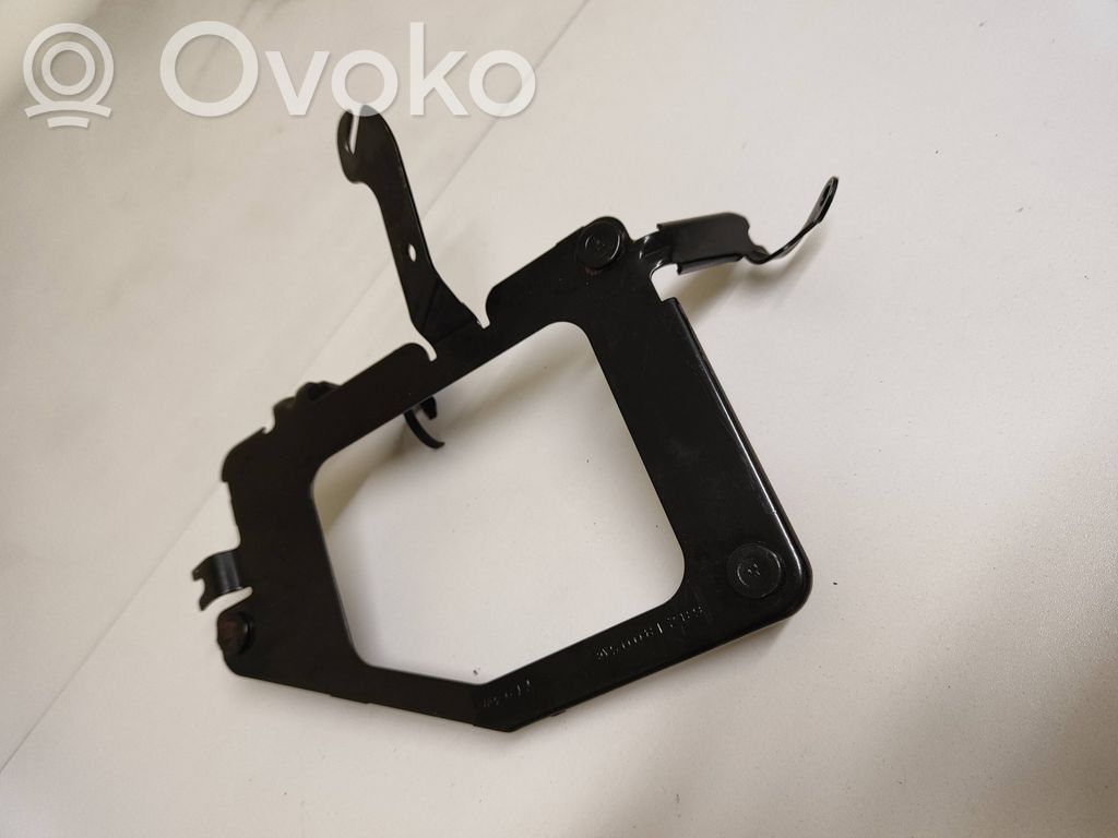 Moottorin ohjausyksikön pidike   68218005AC