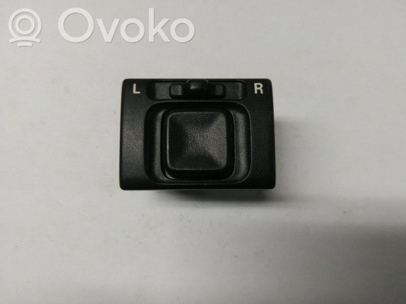 Wing mirror switch