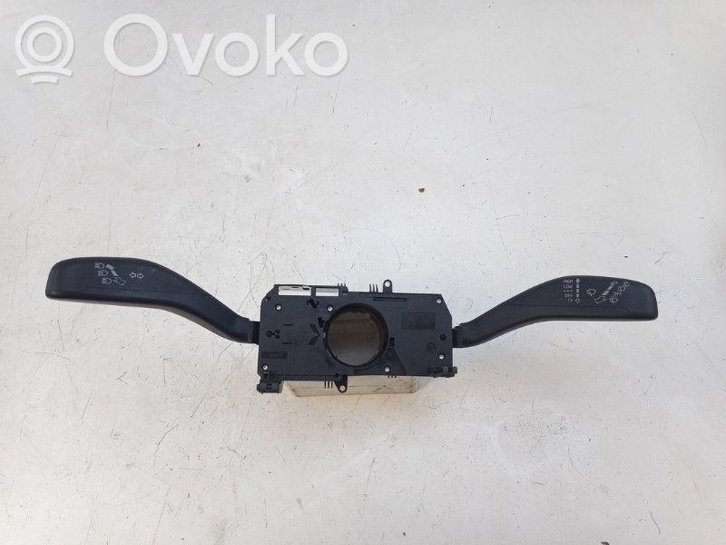 Volkswagen Up Steering wheel buttons/switches 
