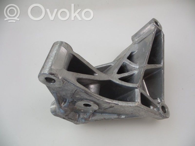 Suzuki Swift II Gearbox mounting bracket 