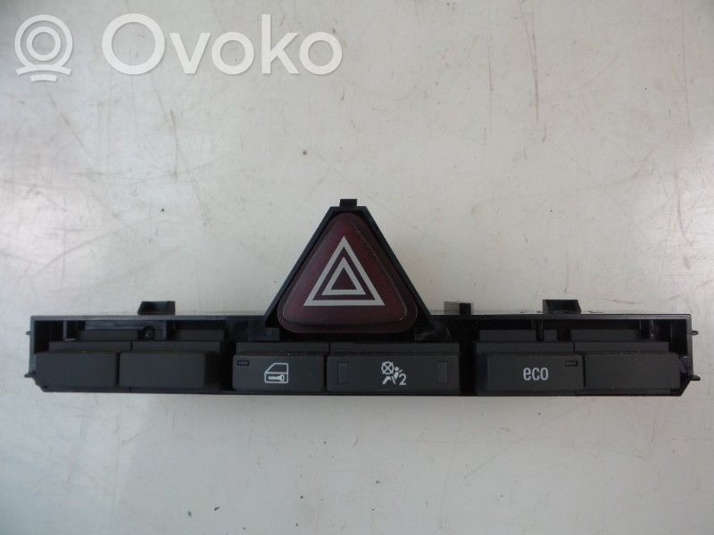 Opel Corsa D Botón interruptor de luz de peligro 