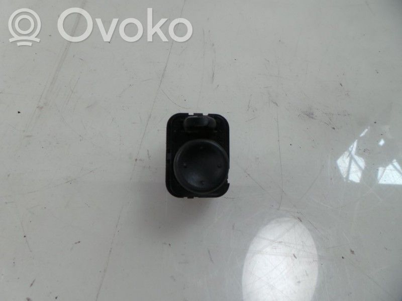 Wing mirror switch