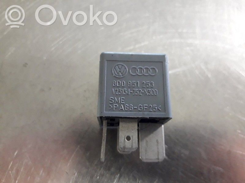 Audi A8 S8 D2 4D Alte relee 
