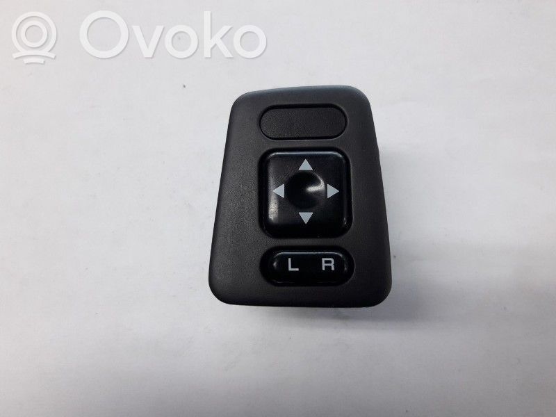 Wing mirror switch