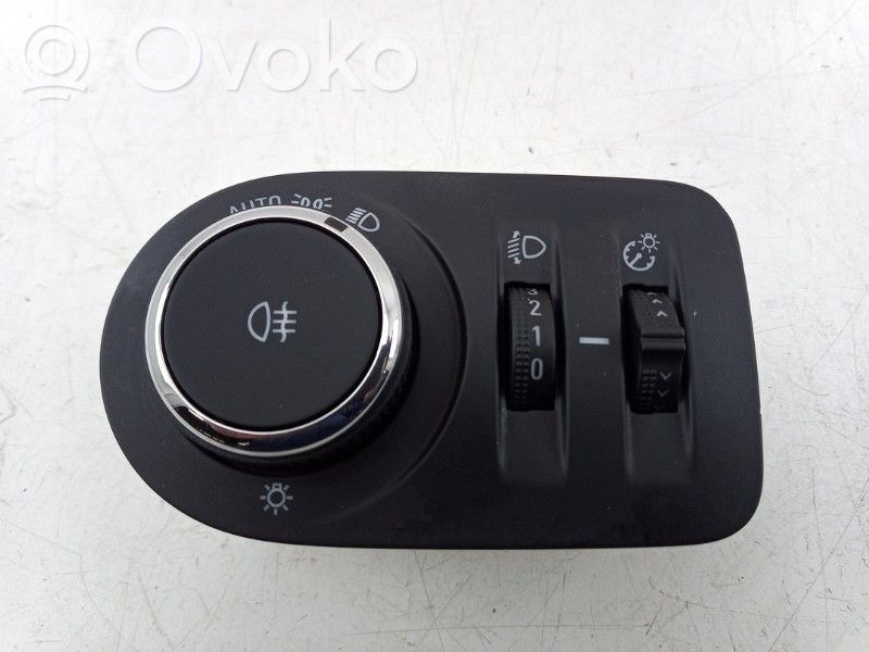 Opel Corsa F Light switch 