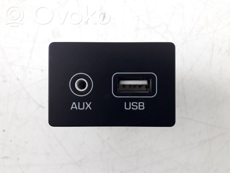 Hyundai Tucson TL Enchufe conector entrada auxiliar