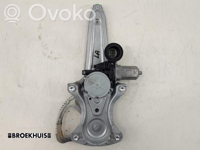 Toyota Yaris Takaikkunan nostomekanismi ilman moottoria