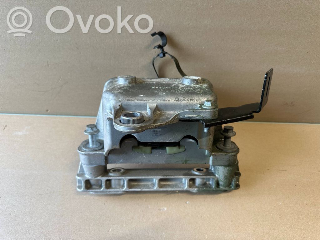 Volvo XC40 Engine mount bracket 