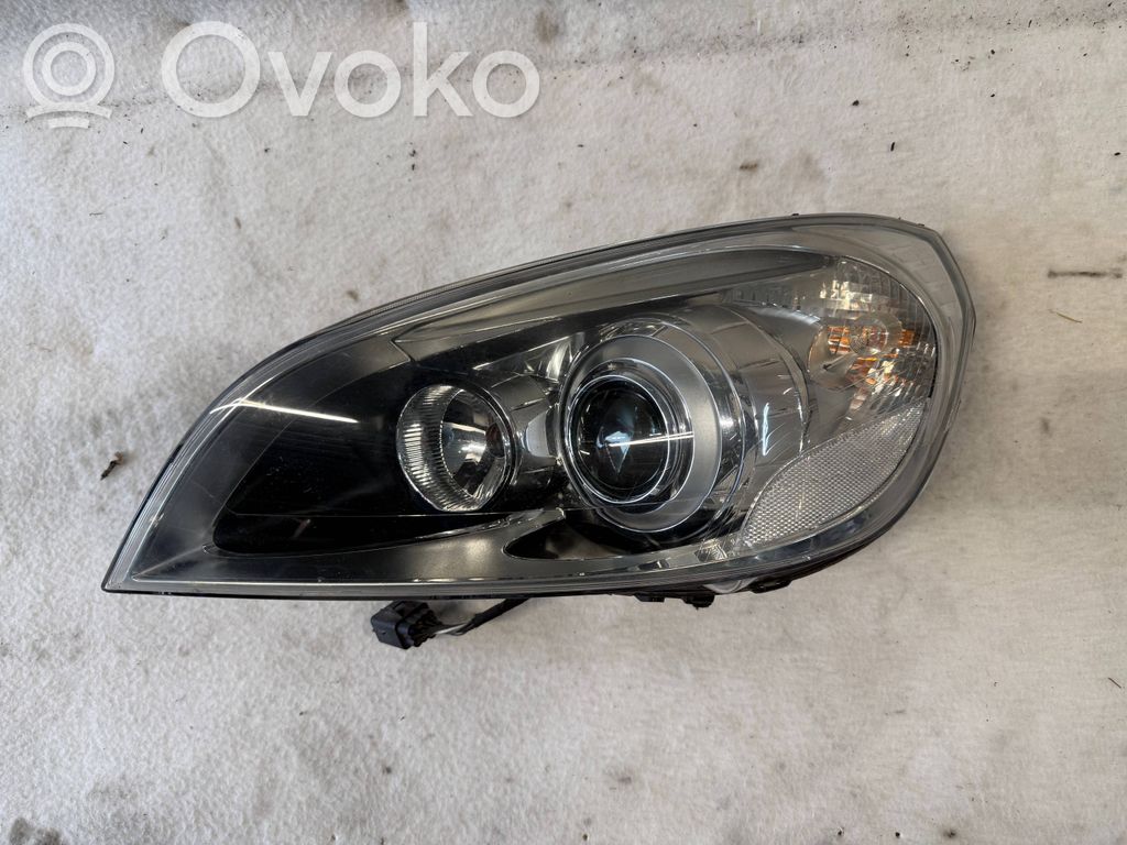 Volvo V60 Lampa przednia 