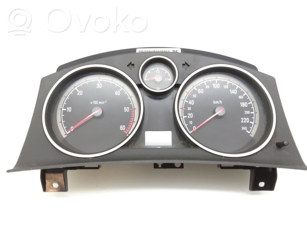 Opel Zafira B Speedometer (instrument cluster) 