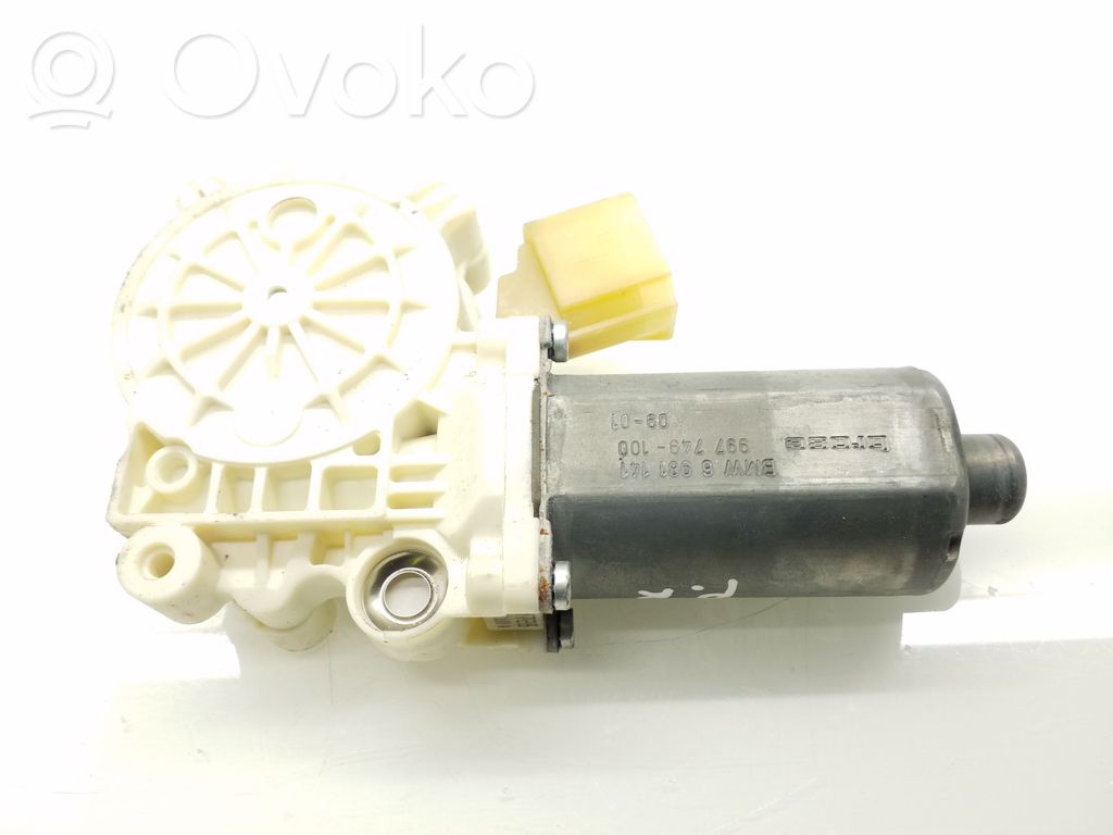 BMW 5 E60 E61 Front door window regulator motor 