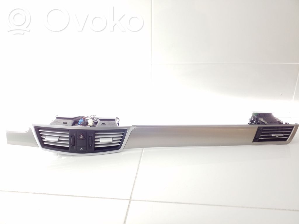 Mercedes-Benz E W212 Dysze / Kratki środkowego nawiewu deski rozdzielczej 