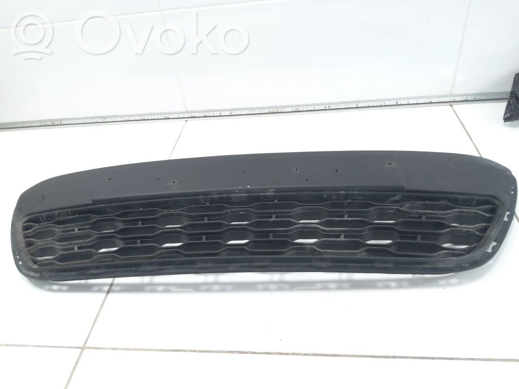 KIA Rio Etupuskurin ylempi jäähdytinsäleikkö 