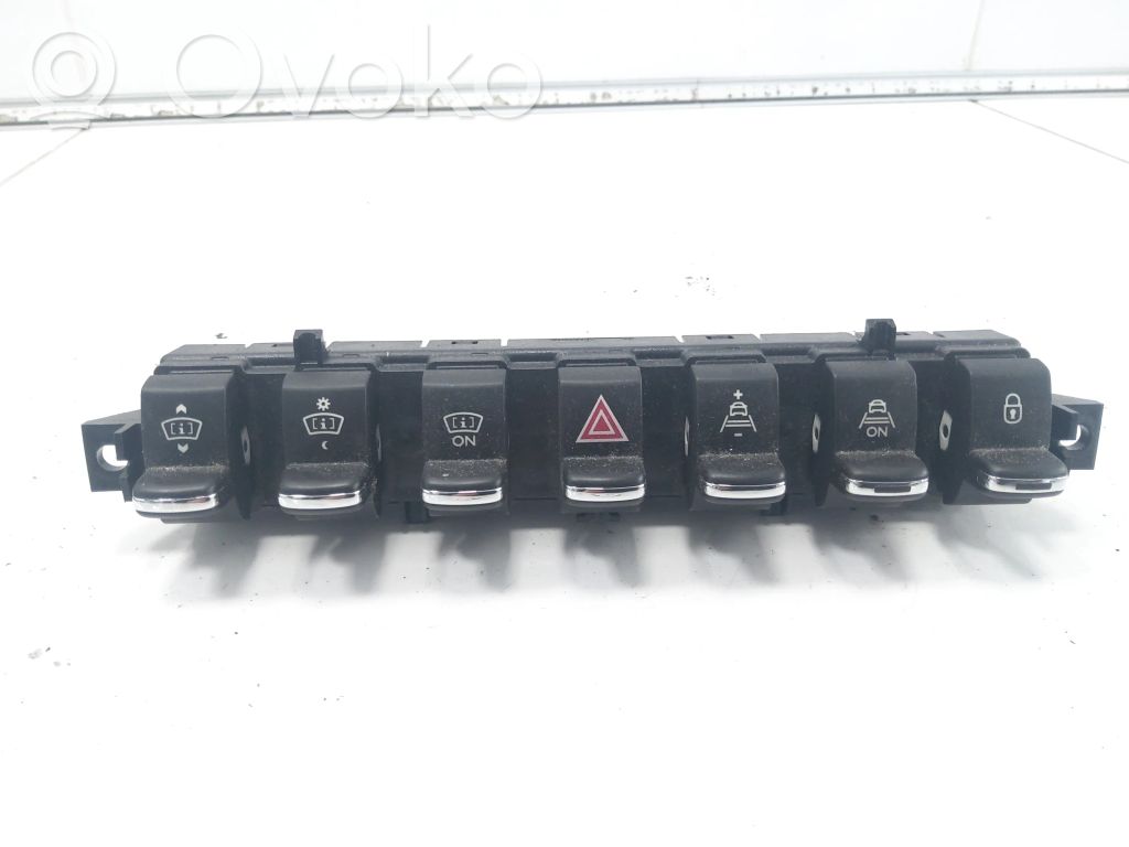 Peugeot 3008 I Un conjunto de interruptores 
