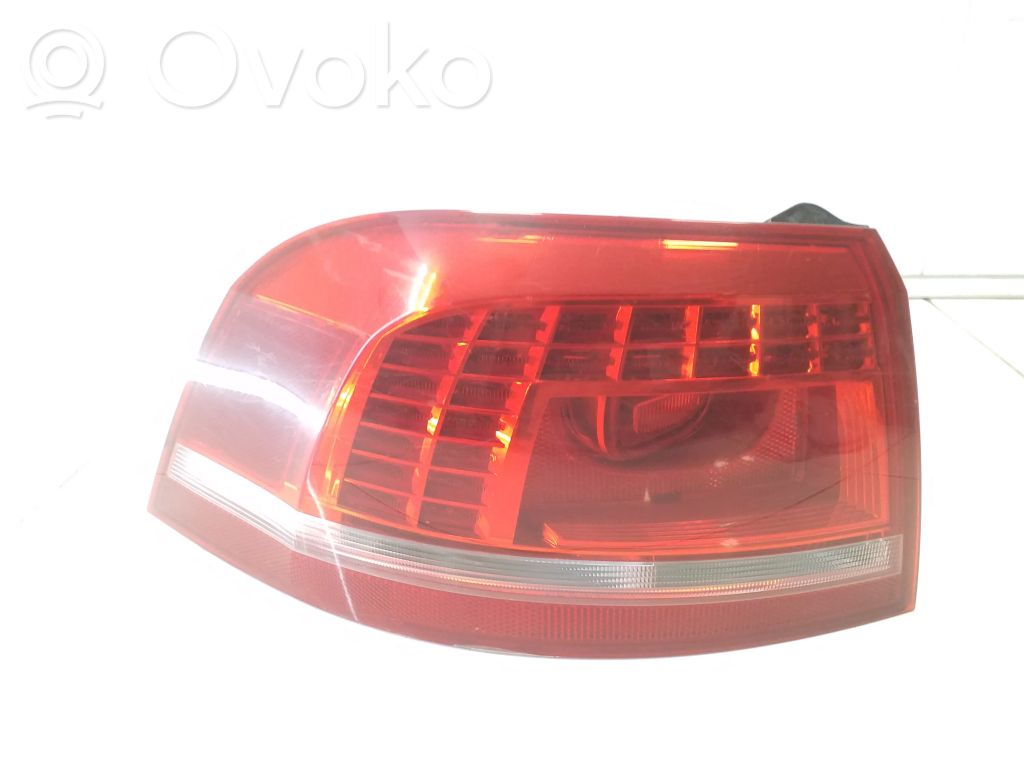 Volkswagen PASSAT B7 Lampa tylna 