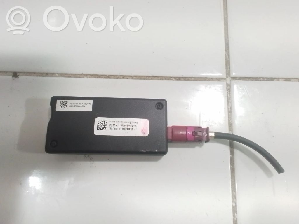 Tesla Model S Amplificateur d'antenne 