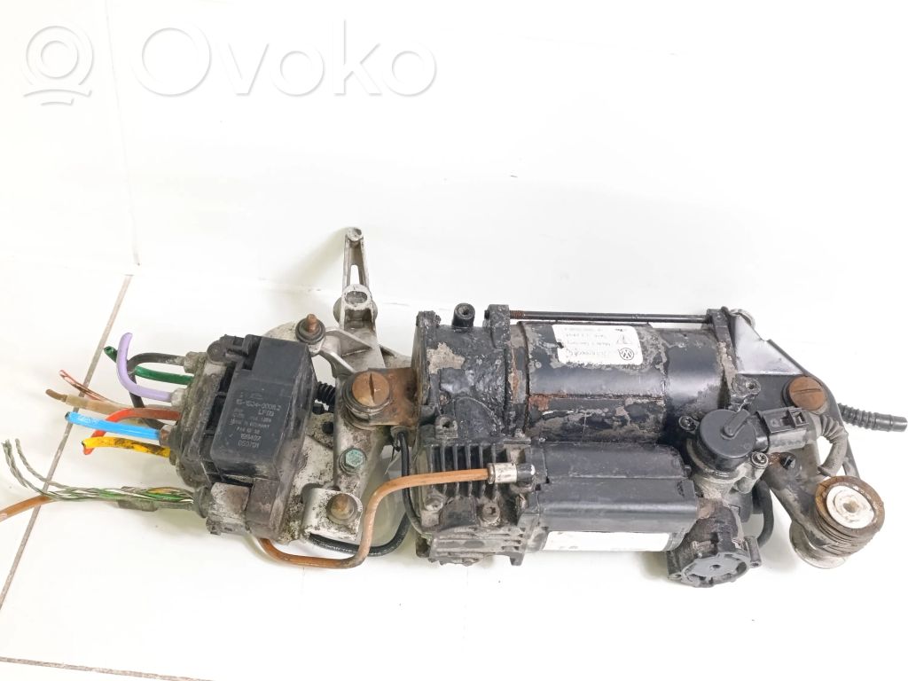 Porsche Cayenne (92A) Kompresor zawieszenia tylnego pneumatycznego 