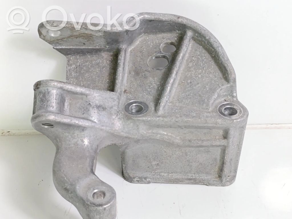 Volvo V40 Cross country Engine mount bracket 