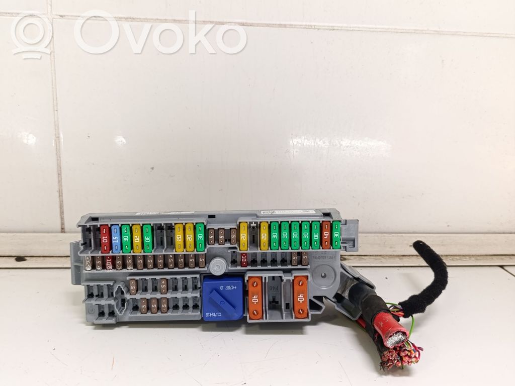 BMW 5 G30 G31 G38 Saugiklių blokas 