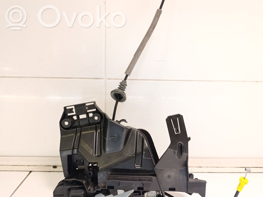 Priekšpusē slēdzene   31484041