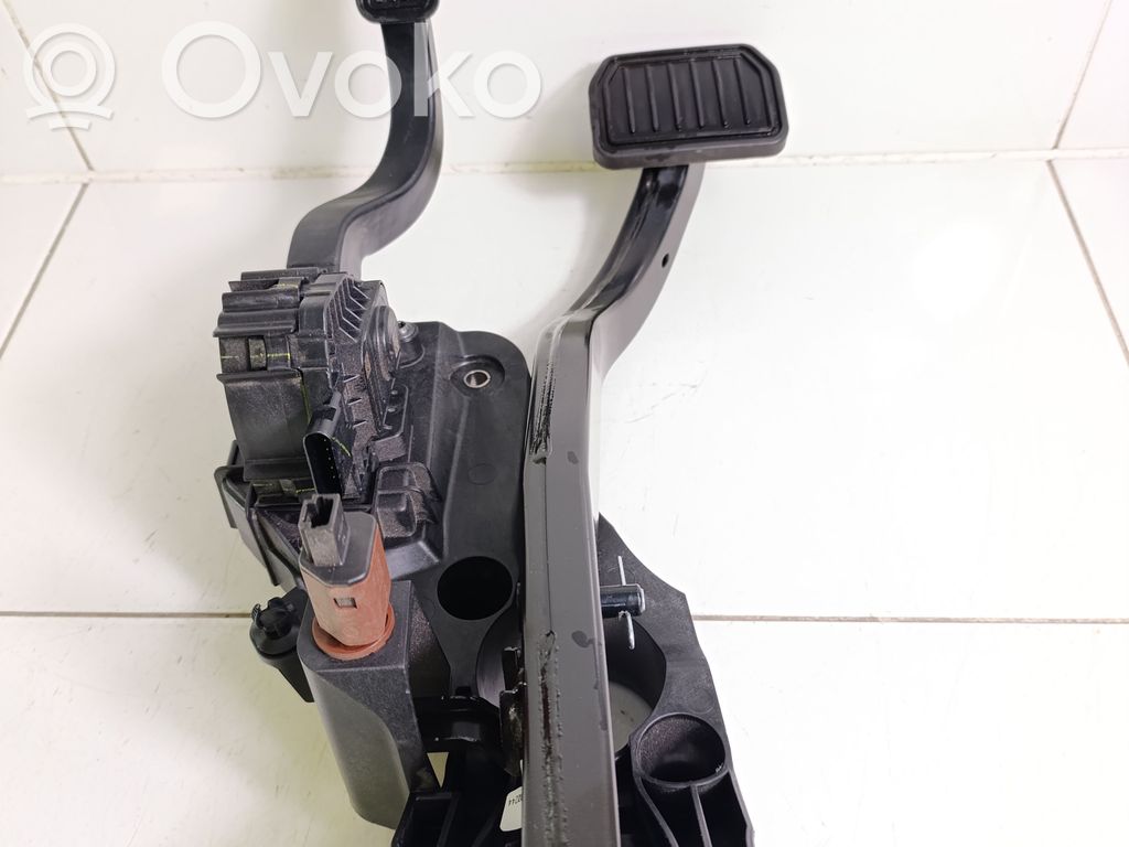 Pedal assembly   118869100B
