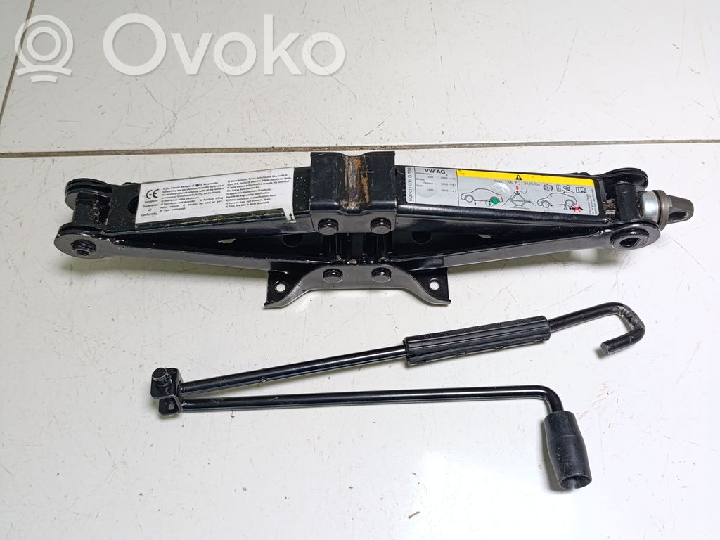 Volkswagen Golf VII Lewarek samochodowy 