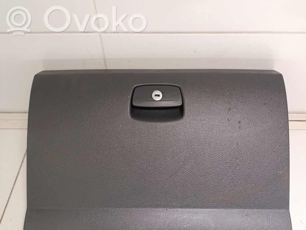 Volkswagen Amarok Schowek deski rozdzielczej 