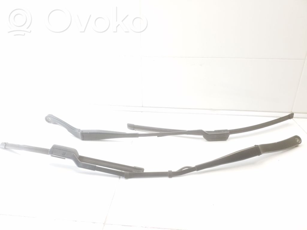 Tesla Model 3 Front wiper blade arm 