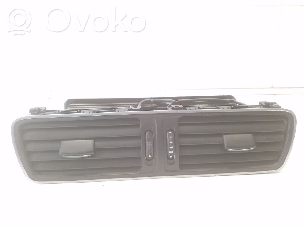 Volkswagen PASSAT B7 Dysze / Kratki środkowego nawiewu deski rozdzielczej 