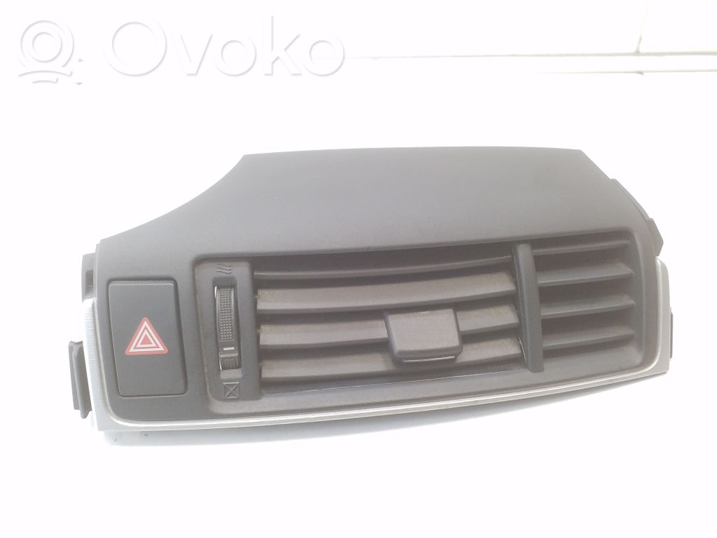 Rejilla de ventilación central del panel   556700F030