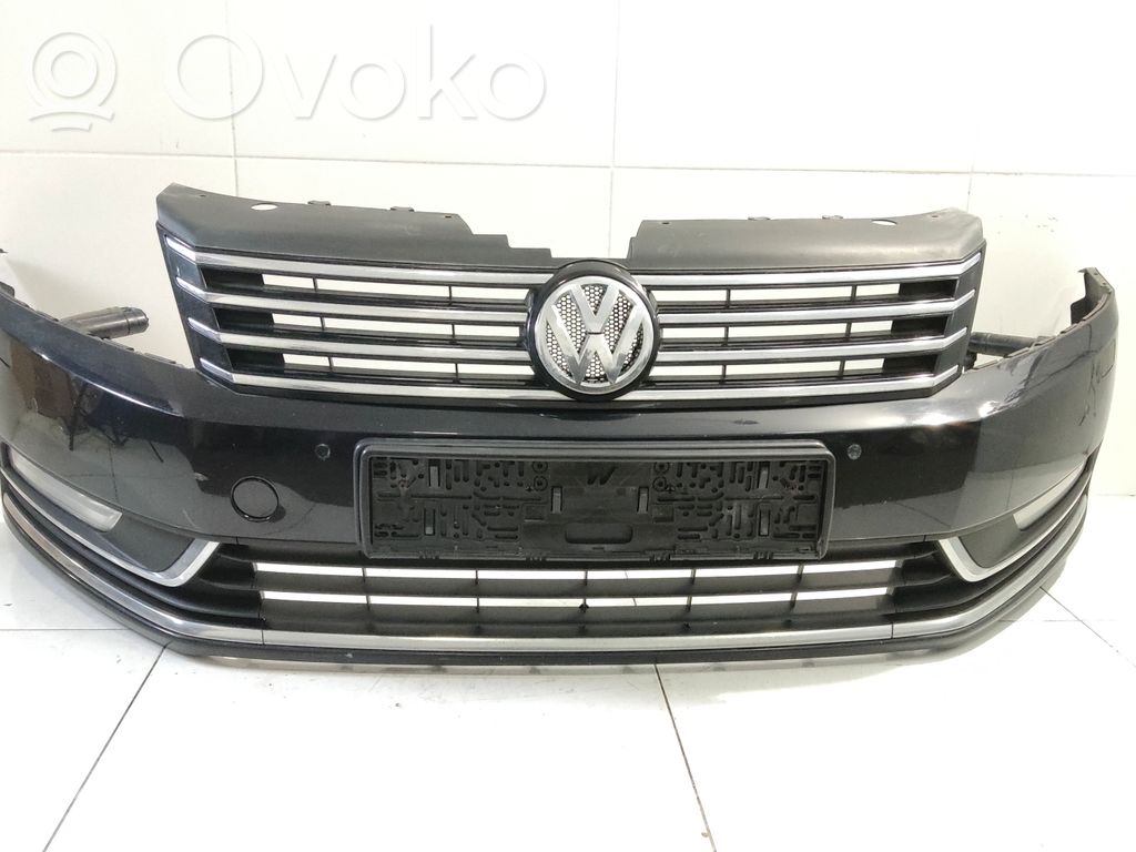 Volkswagen PASSAT B7 Передний бампер 