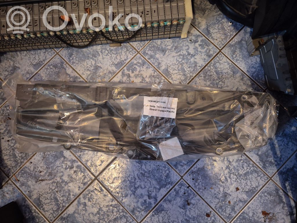 Chrysler Pacifica Radiatoru paneļa apakšējā daļa (televizora) 