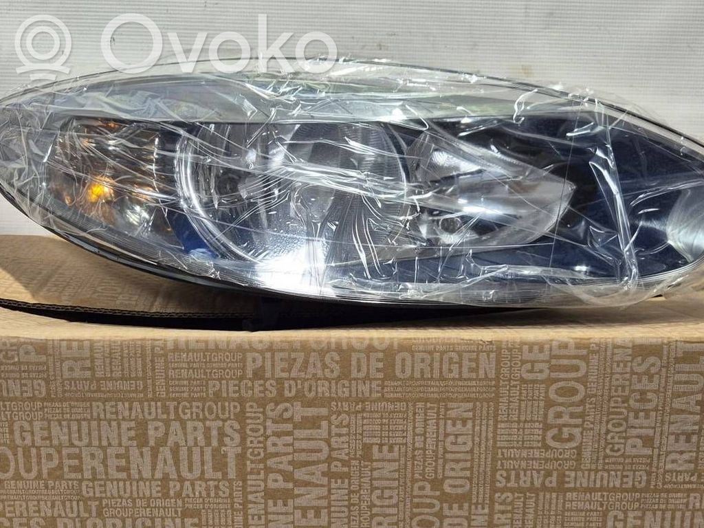 Renault Fluence Lampa przednia 